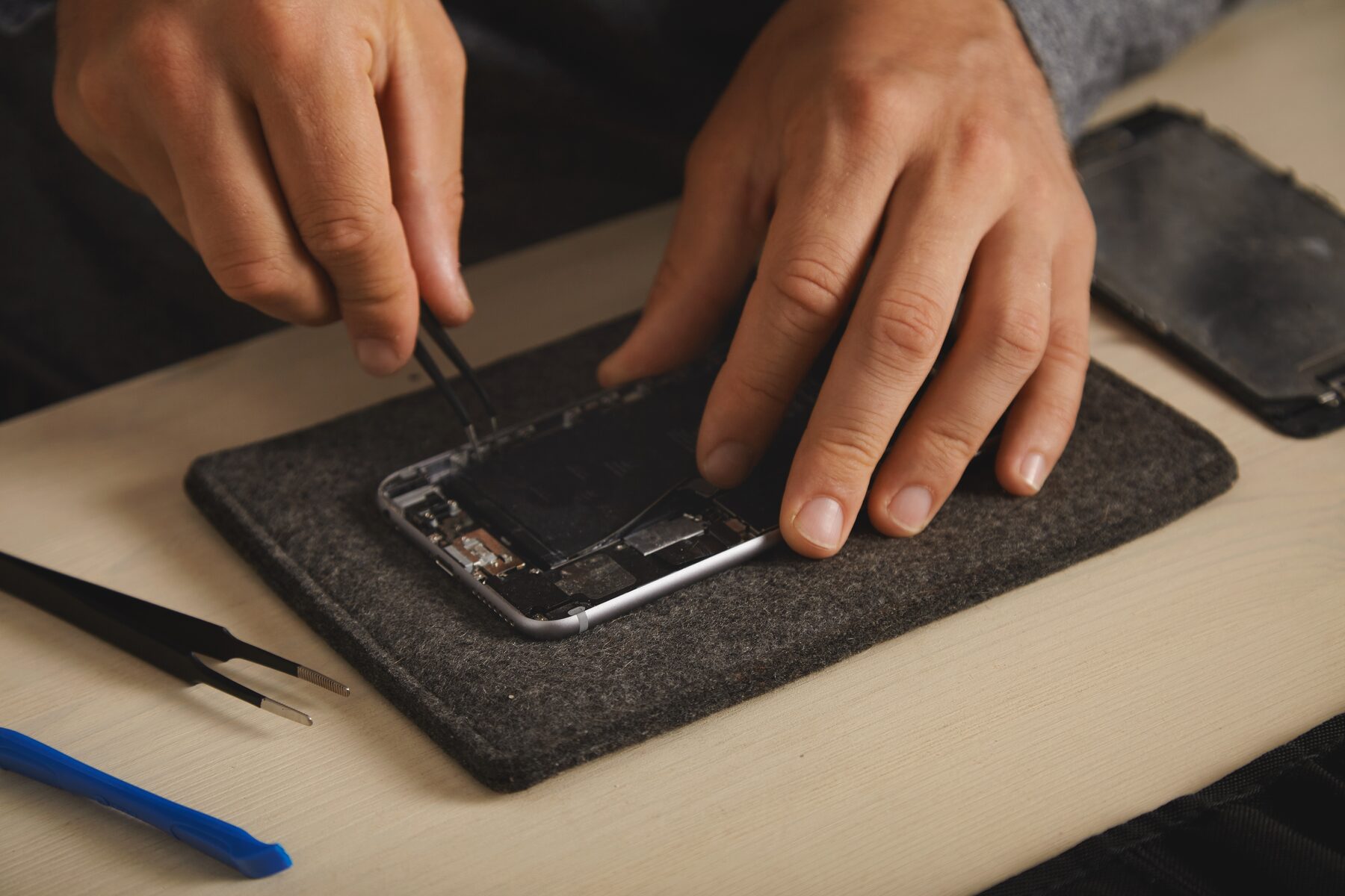 Phone screen repair at Computer Specialists Unlimited in Alexandria, MN